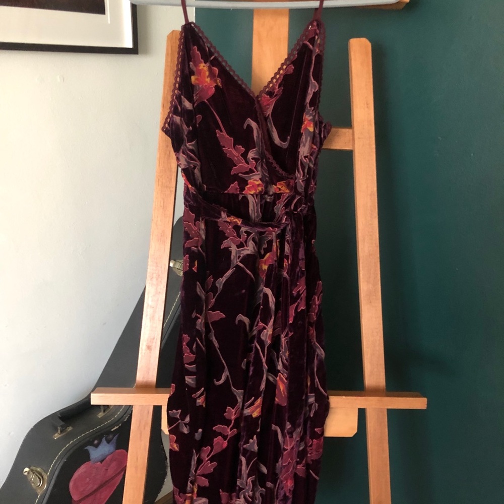 Floral midi velvet dress.